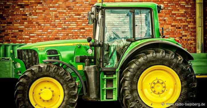 Mann von eigenem Traktor überrollt