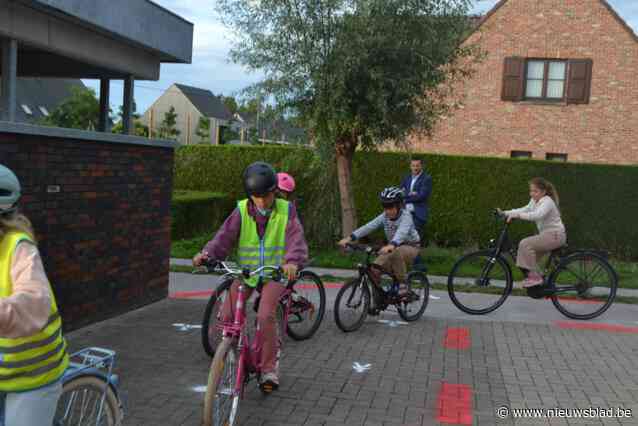 Leerlingen en personeel vinden samen een oplossing voor meer verkeersveiligheid aan schooluitgang: “Nieuwe uitgang is veel overzichtelijker”