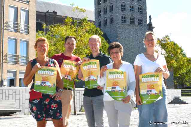 Smullen op het derde foodtruckfestival op het Marktplein