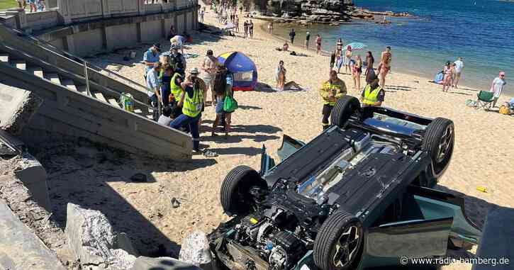 Australierin übt Einparken – Auto prallt auf Strand