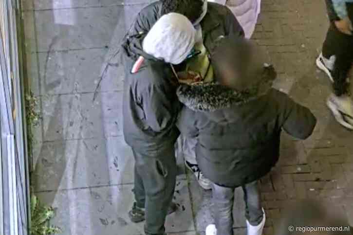 Politie zoekt naar vuurwerkgooier richting agenten tijdens Koningsdag Purmerend (video)