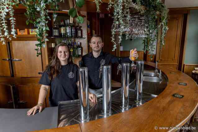 Broer en zus Niels (29) en Nina (25) openen café Lux in horecapand dat jarenlang leegstond: “Naam herinnert aan onze grootnonkel Lucien”