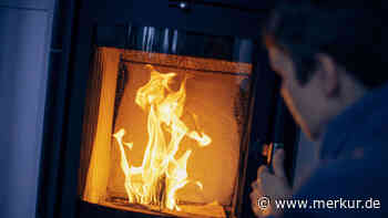 Kaminofenscheibe ist voll Ruß? Kniff sorgt für glasklaren Durchblick