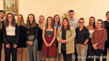 „Die tragende Säule unserer Gesellschaft“: Bockhorns Bürgermeister Angermaier würdigt Leistungen erfolgreicher Absolventen