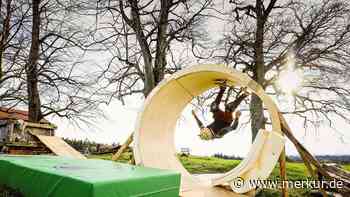 Erst 18 Menschen weltweit gelungen: Skater Tom Kleinhans durchfährt Looping und trifft Superstar Tony Hawk