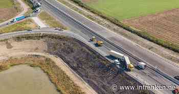 A3 bei Wiesentheid für "unbestimmte Zeit" gesperrt: Schwerer Auffahrunfall mit drei Lkw - Betriebsstoffe greifen Fahrbahn an
