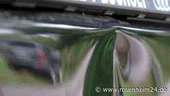 Zeugen gesucht: Verkehrsunfallflucht in Perach beim Caritas Kinderkleiderbasar