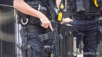 Nach Mordanklage gegen Kollegen: Londoner Polizisten geben Waffen ab – Militär rückt an