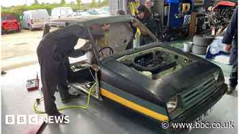 Students restoring Northampton Saints 'punishment car'