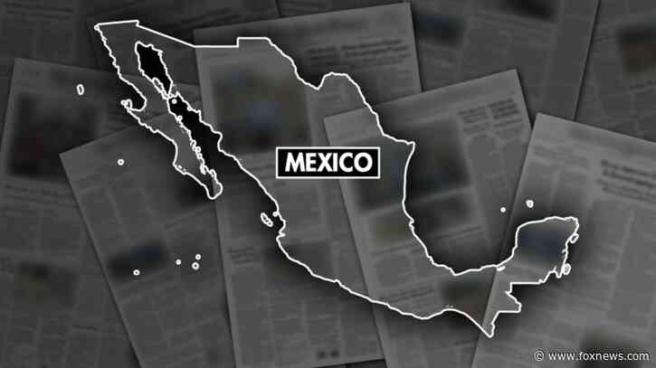 Journalist and police officer killed in crossfire in northern Mexico border town, 3 others injured