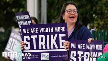 Scotland schools strike: Thousands of pupils at home as strikes begin
