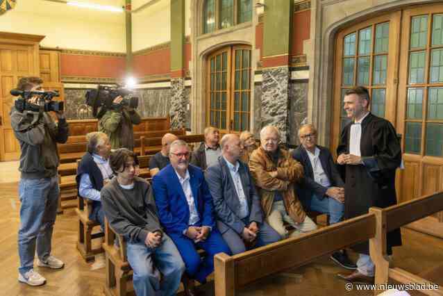 Franstaligen eisen 13.000 euro per dag dat Ronse de taalwet niet naleeft: “Straatnaamborden en wegwijzers moeten in twee talen”