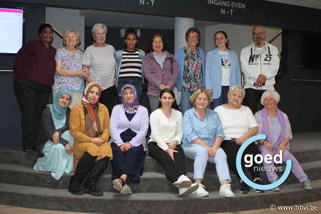 Vrijwilligers van VriendENtaal helpen nieuwkomers met het leren van Nederlands