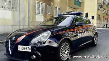 Inseguimento a Cinecittà, minorenni scappano su uno scooter rubato. Presi dopo la fuga