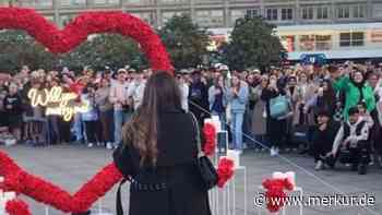 Heiratsantrag geht völlig daneben – Mann erlebt Liebes-Desaster vor hunderten Menschen 