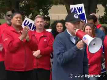Biden in mezzo ai lavoratori in sciopero: "Devono darvi di più"