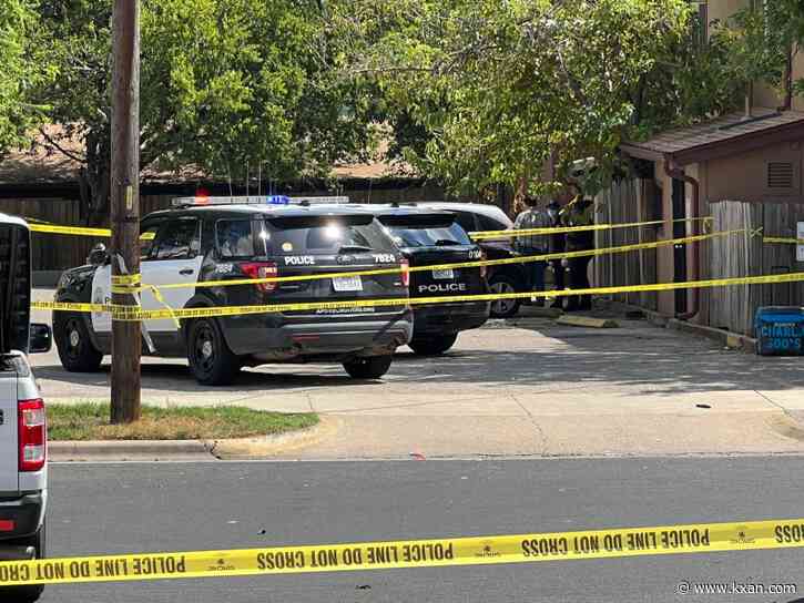 One person dead, police investigating as homicide at southeast Austin apartment complex