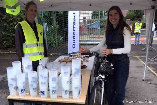 Ouderraad trakteert stappers en trappers op versnapering