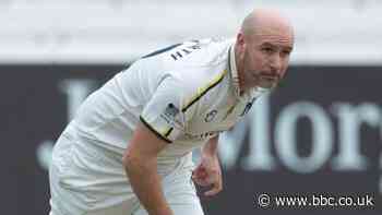 County Championship: Somerset bailed out by lower order against Warwickshire