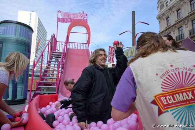 Fans van Netflixserie Sex Education vieren einde van populaire reeks tijdens ‘Climax Kermis’ op Operaplein