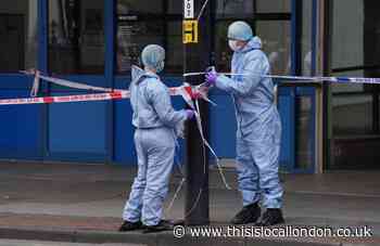 Forensics arrive at scene of fatal stabbing of girl, 15, in Croydon