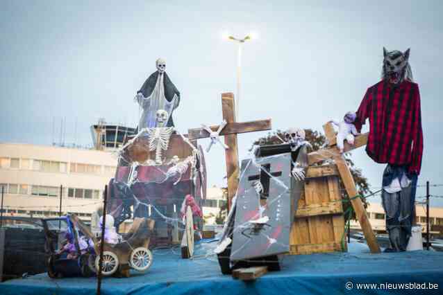Halloweenhuis vlak bij luchthaven Deurne wemelt al van skeletten en spinnen: “Hoe vroeger we beginnen, hoe langer mensen kunnen meegenieten”