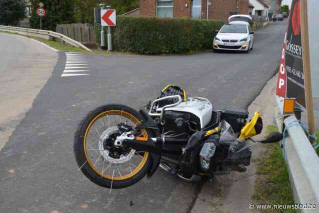 Motorrijder gewond na aanrijding met auto