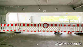 Vandalen wüten in Poing an Schule und in Parkhaus - dort versperren sie ein ganzes Parkdeck