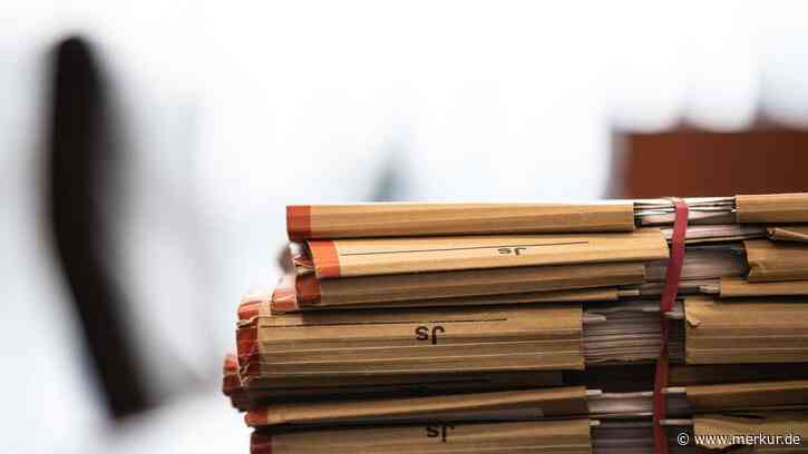 Polizist unter Verdacht: Ermittlungen gegen Rechts verraten?