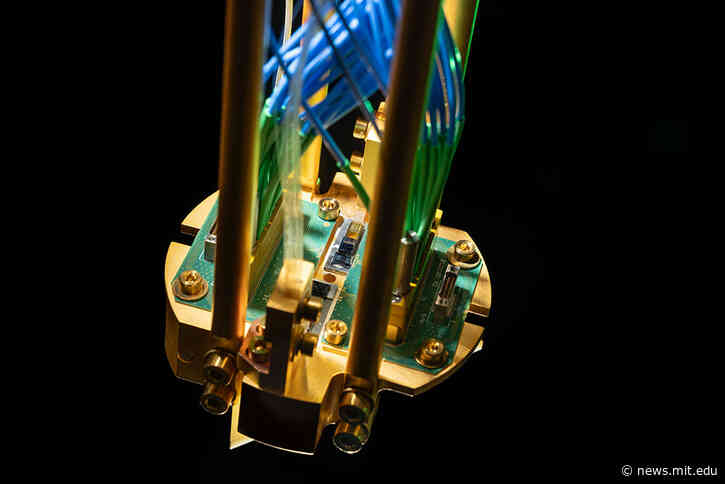 Quantum repeaters use defects in diamond to interconnect quantum systems