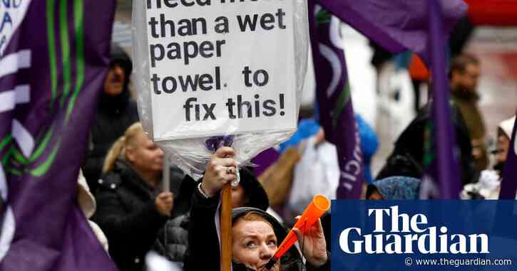 Strike by support staff closes hundreds of Scottish schools