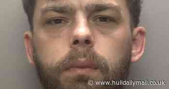 Drug addict spills £1.5k of cocaine on Hull street as he tries to flee police