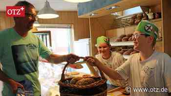Kirchenkrusten aus Konfirmanden-Händen in Hofbäckerei von Dorndorf-Steudnitz