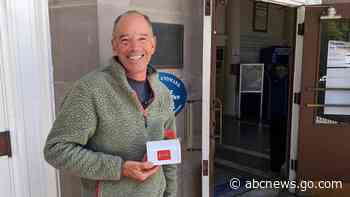 Netflix's DVD-by-mail service bows out as its red-and-white envelopes make their final trip