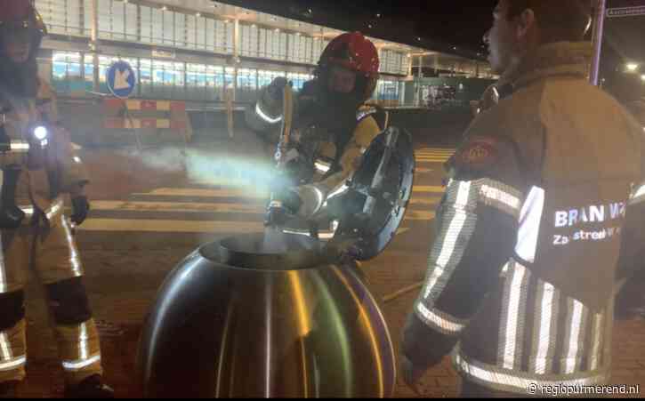 “Ook de kleine brandjes horen er bij” – brandweer blust ‘containerbrand’ (video)