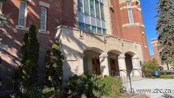 Downtown Regina church takes down fencing due to lack of quorum for decision to put it up