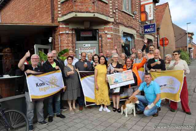 Kom op tegen Kanker krijgt vette cheque van  Poezevrienden