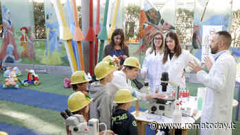 Microscopi, provette e impronte digitali: la settimana della scienza al Bambino Gesù