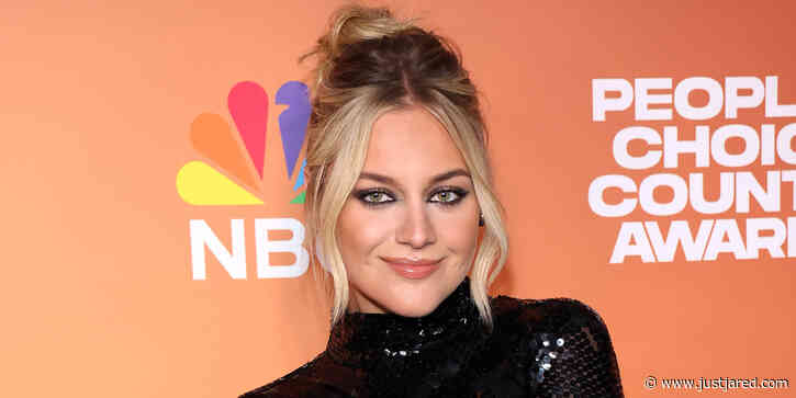 Kelsea Ballerini Stuns on People's Choice Country Awards 2023 Red Carpet, Reacts to Taylor Swift & Travis Kelce Dating Rumors, & More!