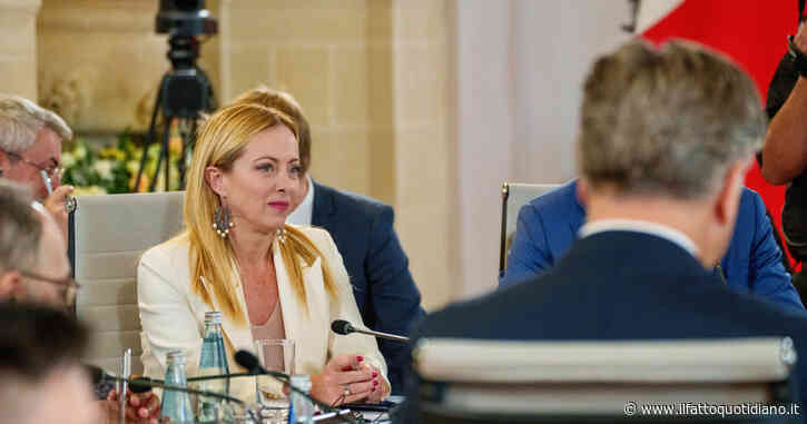 Meloni: “Lo spread? Preoccupa i soliti noti che vogliono un governo tecnico”. E dice il falso sul Pil: “Previsioni di crescita superiori alla media Ue”