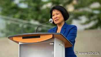 Olivia Chow, Chrystia Freeland meet at city hall for 1st time as Toronto grapples with fiscal crisis