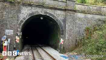 Shrewsbury to Hereford rail link reopens after tunnel work