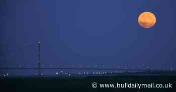 'Giant' harvest moon snapped above Humber Bridge and Hull ferry