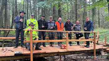 Wasserwacht und SC Seeham erneuern Steg