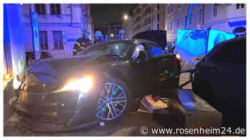 Luxus-Schlitten rauscht in Hauswand – Fahrer nach eintreffen der Polizei unauffinbar