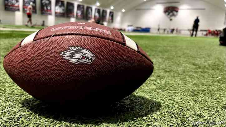 Lobos fall on the road to Wyoming