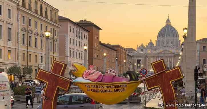 Kirchenkritik: Figur darf nicht zu Demo vor Vatikan