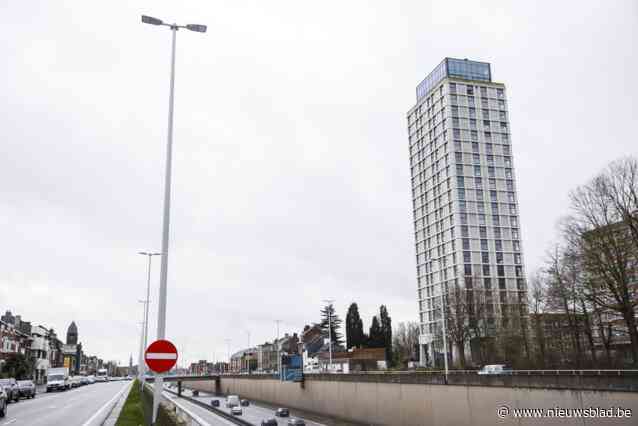 Ooit zo prestigieuze Toren van Braem aan A12 moet tegen vrijdag ontruimd zijn: “We weten niet waar we naartoe moeten”