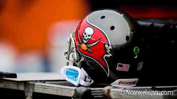 Bucs' Neal suffers concussion on second play