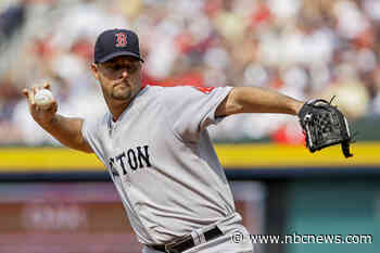 Tim Wakefield, who revived his career and Red Sox trophy case with knuckleball, has died at 57